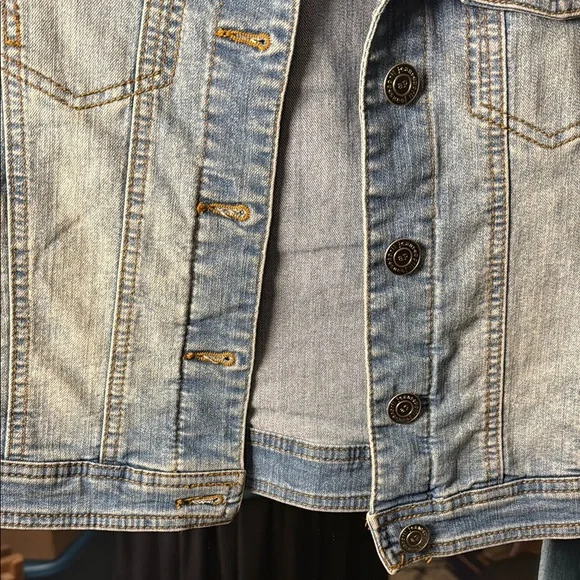 April Cropped Jean Denim Jacket - Picture 3 of 10